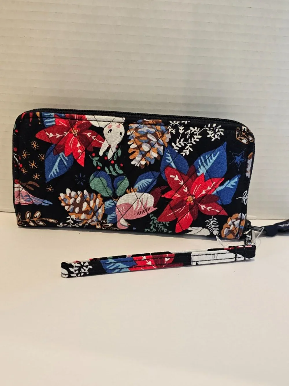 NWT Vera Bradley RFID Accordion Wristlet Winter Forest Wallet Floral Animals